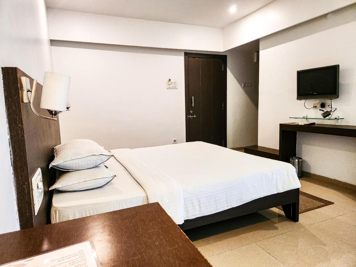 Hotel Rajwada Aurangabad  Buitenkant foto